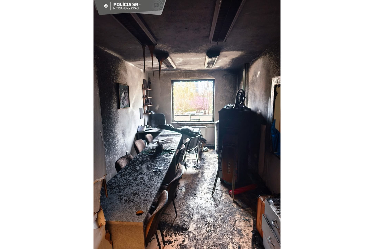 FOTO: Na internáte Spojenej školy Slančíkovej v Nitre v noci vypukol požiar, žiakov evakuovali , foto 10