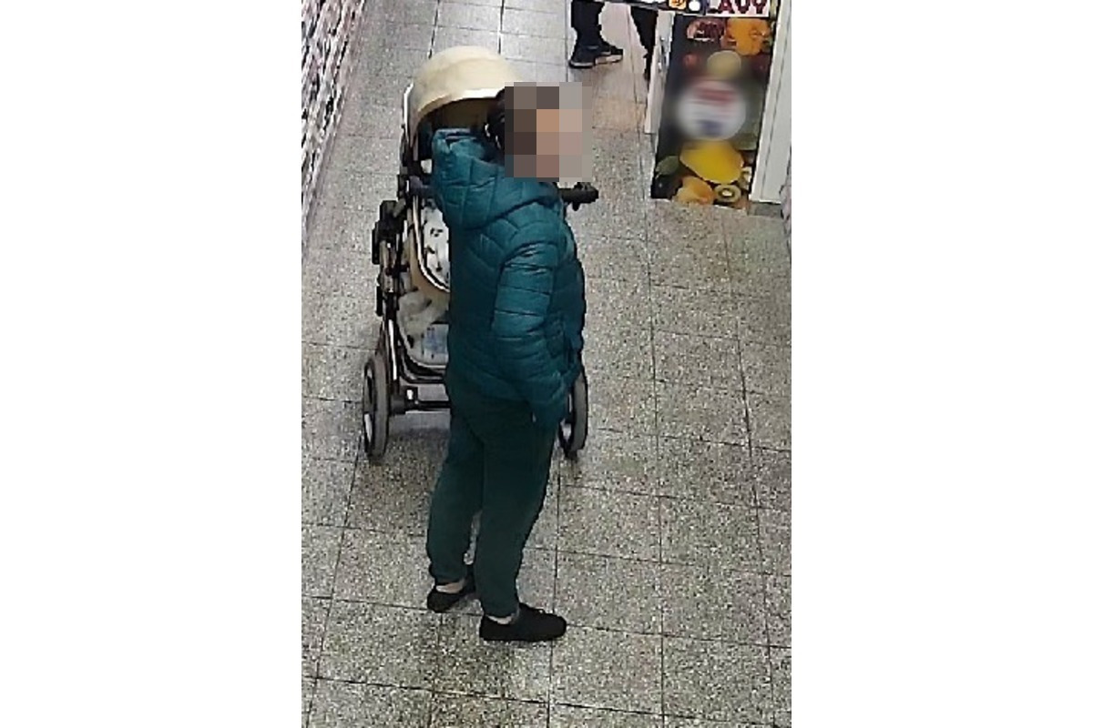 FOTO: Poznáte osoby na záberoch z bezpečnostnej kamery v nitrianskych potravinách? , foto 2