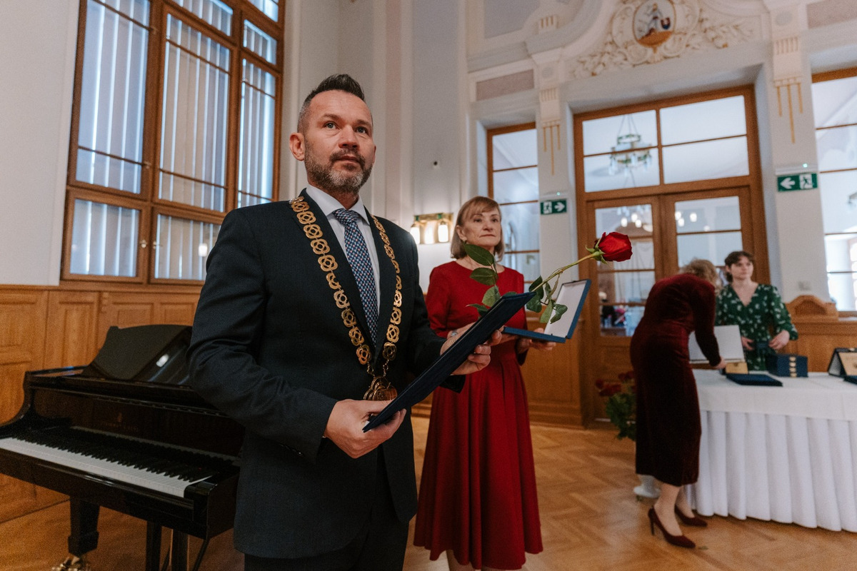 FOTO: Nitriansky samosprávny kraj ocenil najlepších stredoškolských pedagógov, foto 1