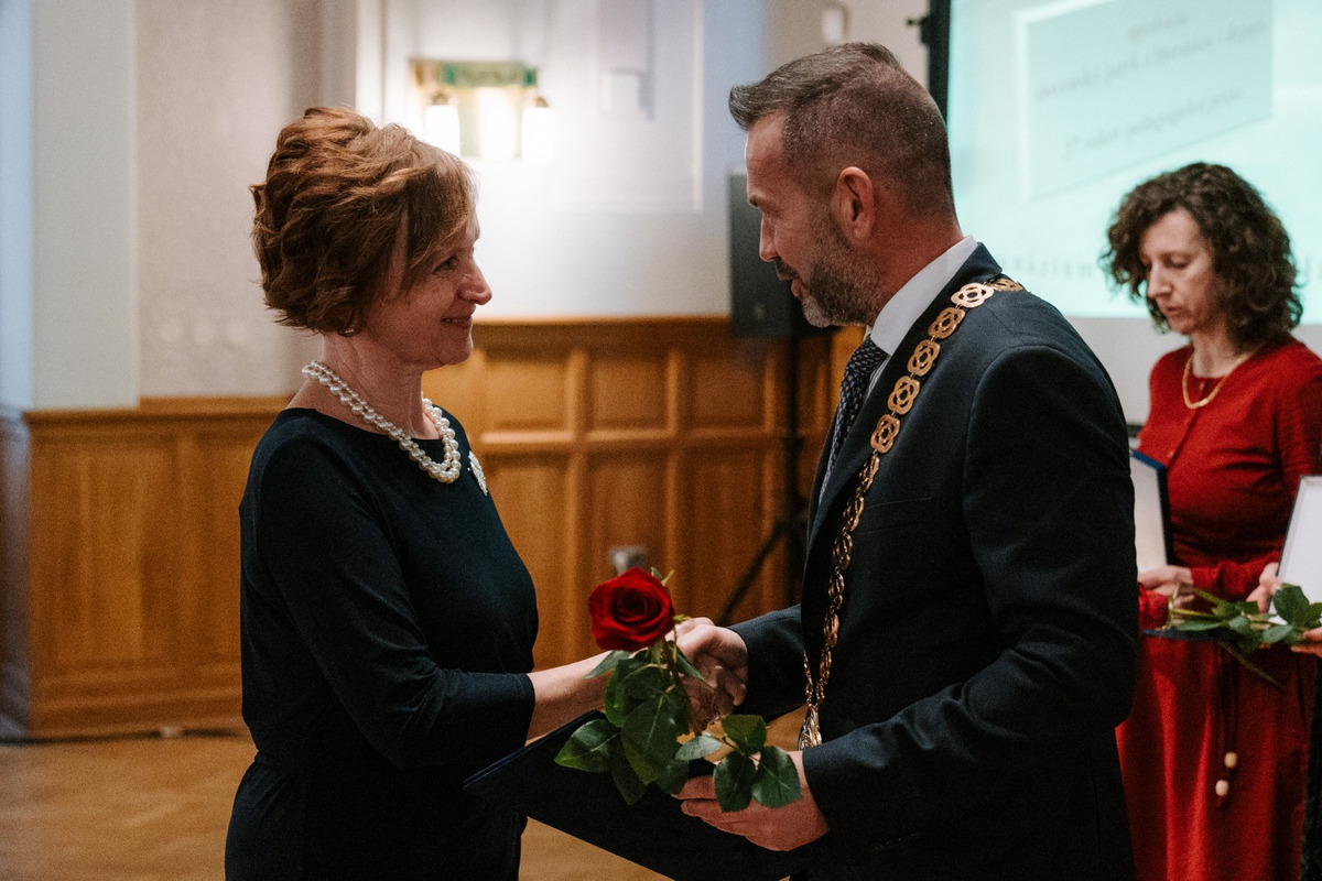 FOTO: Nitriansky samosprávny kraj ocenil najlepších stredoškolských pedagógov, foto 2