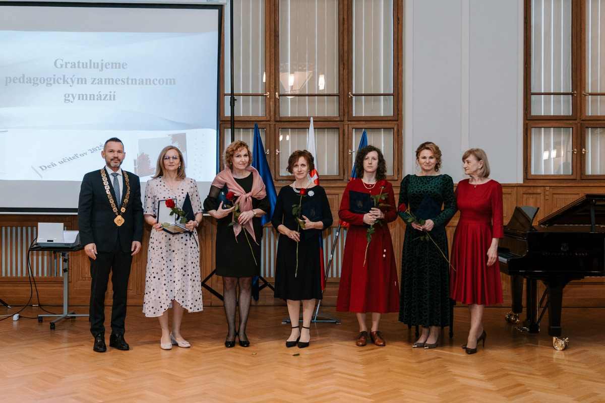 FOTO: Nitriansky samosprávny kraj ocenil najlepších stredoškolských pedagógov, foto 3