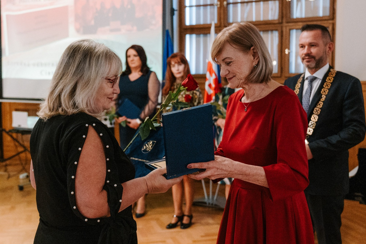 FOTO: Nitriansky samosprávny kraj ocenil najlepších stredoškolských pedagógov, foto 6
