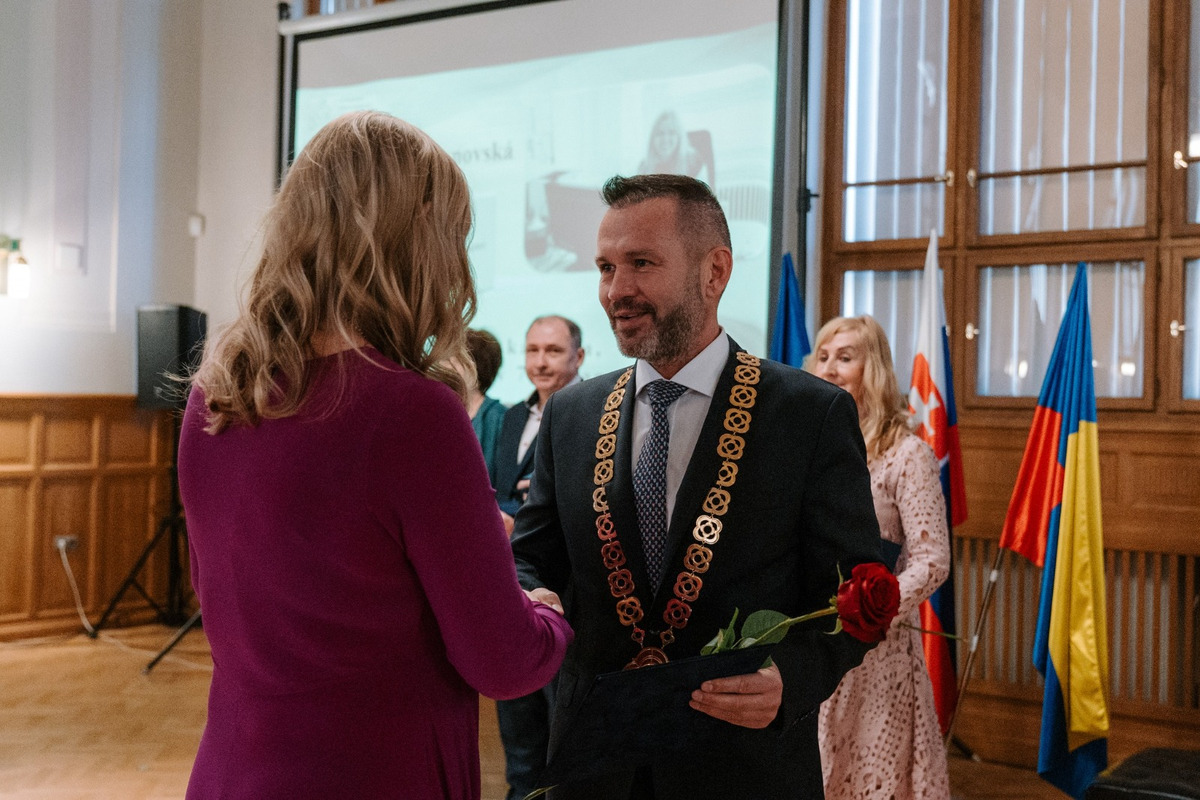 FOTO: Nitriansky samosprávny kraj ocenil najlepších stredoškolských pedagógov, foto 8