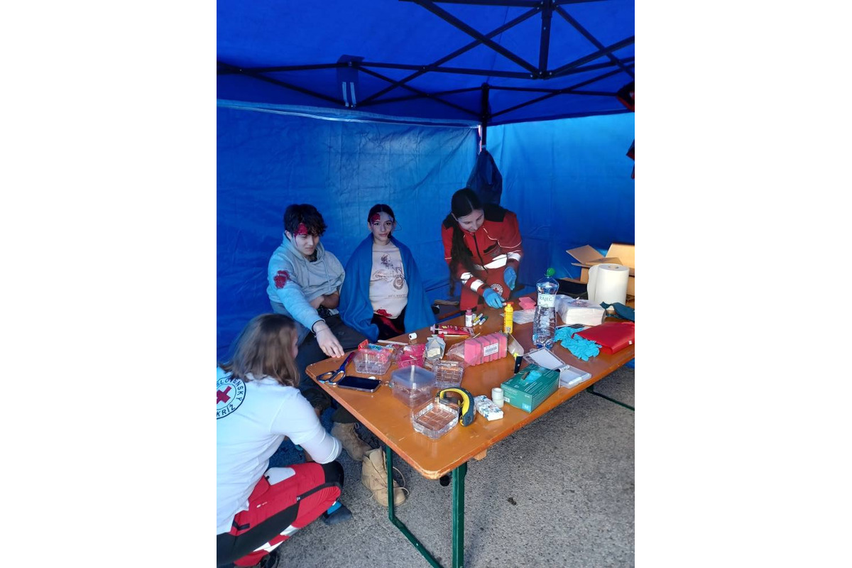 FOTO: Krajská súťaž hasičov: Vyslobodzovanie z havarovaných vozidiel, foto 1