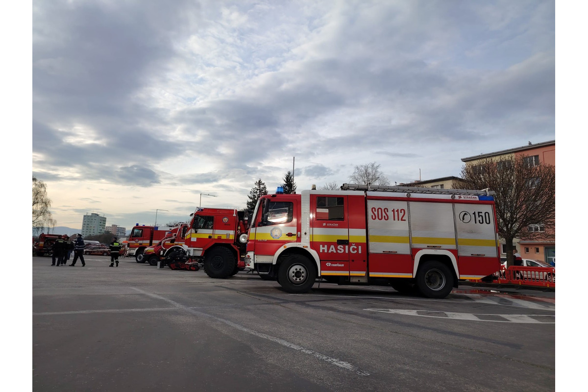 FOTO: Krajská súťaž hasičov: Vyslobodzovanie z havarovaných vozidiel, foto 2