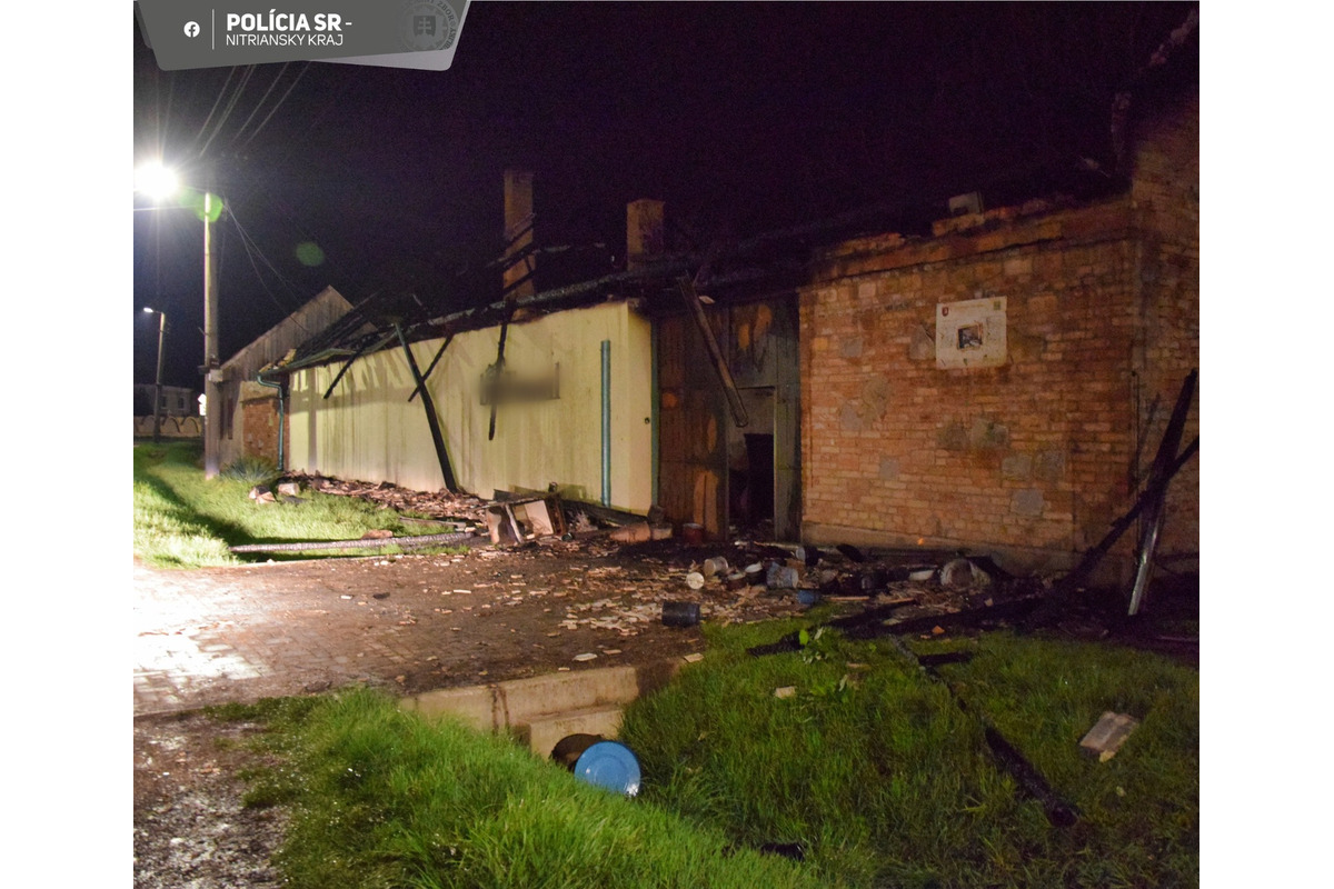 FOTO: Rodinný dom v obci Rúbaň zachvátil požiar, foto 3