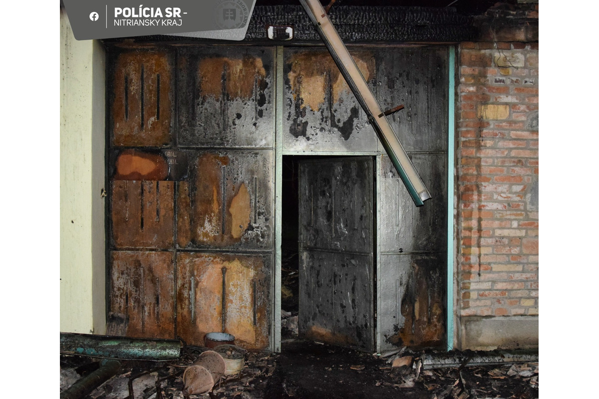 FOTO: Rodinný dom v obci Rúbaň zachvátil požiar, foto 4