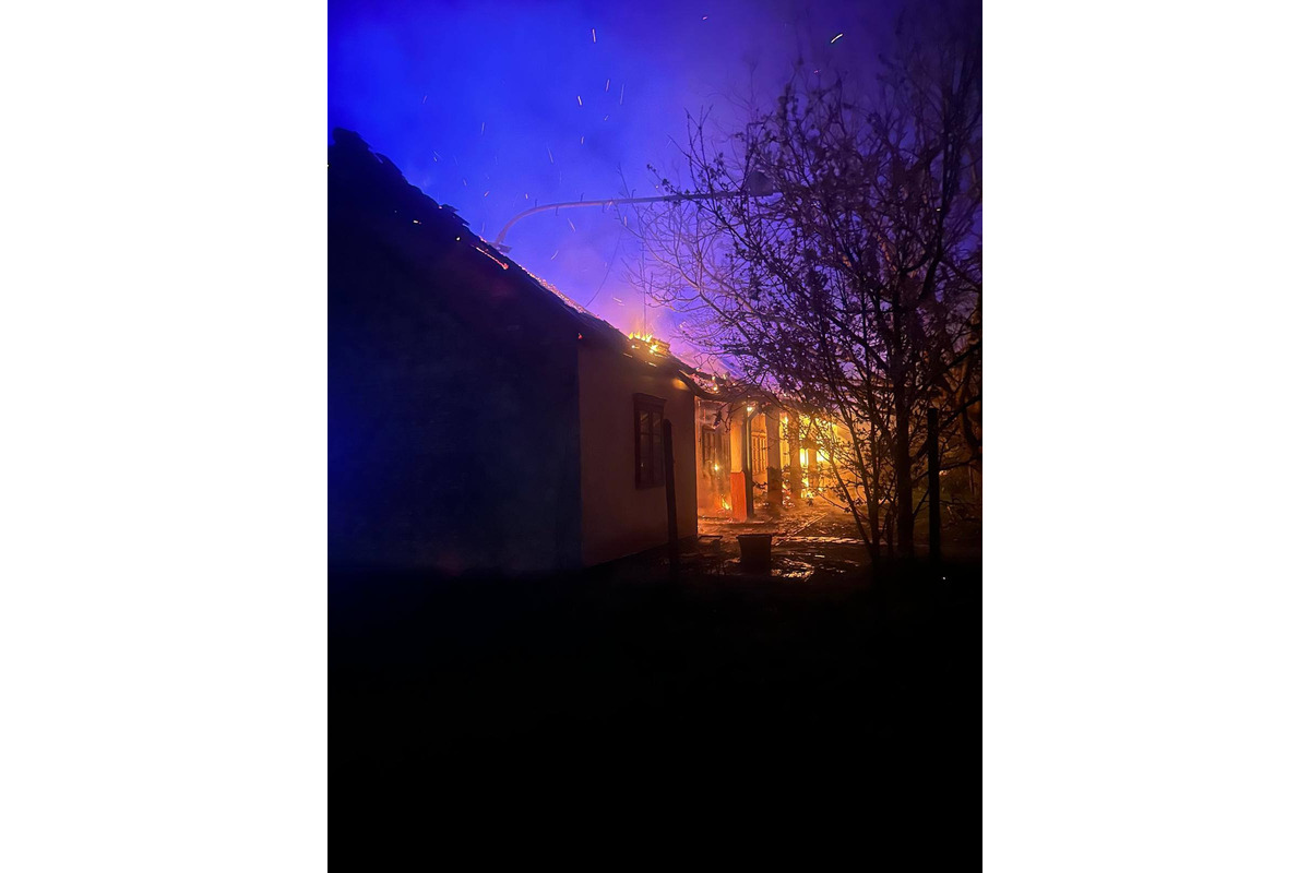 FOTO: Rodinný dom v obci Rúbaň zachvátil požiar, foto 5