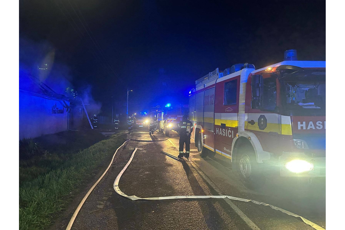 FOTO: Rodinný dom v obci Rúbaň zachvátil požiar, foto 6