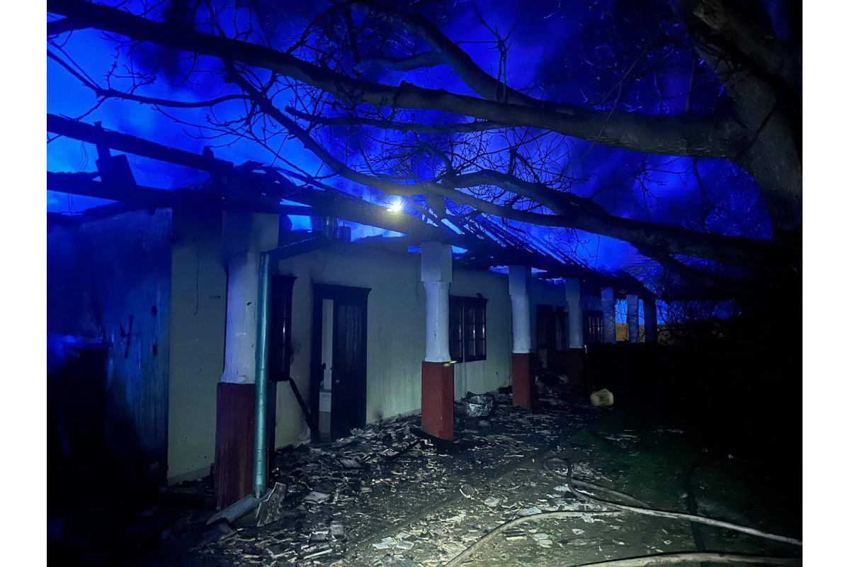 FOTO: Rodinný dom v obci Rúbaň zachvátil požiar, foto 8