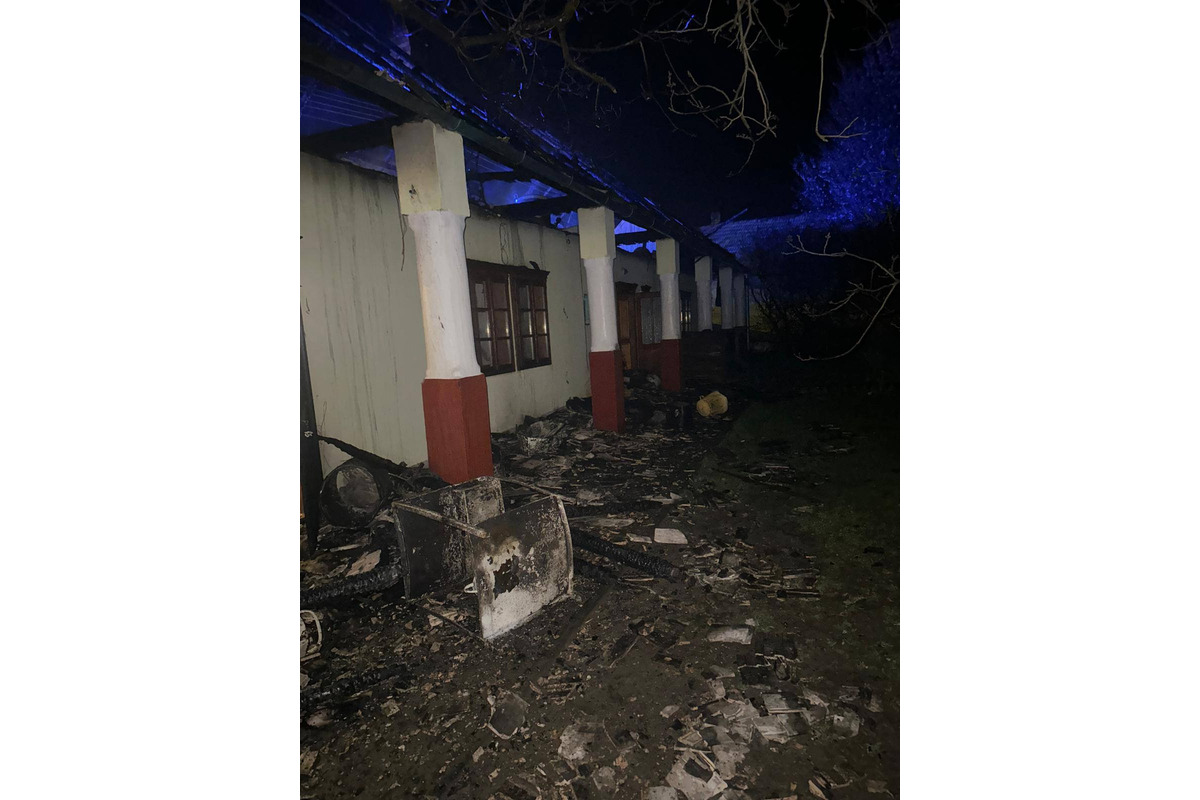 FOTO: Rodinný dom v obci Rúbaň zachvátil požiar, foto 9