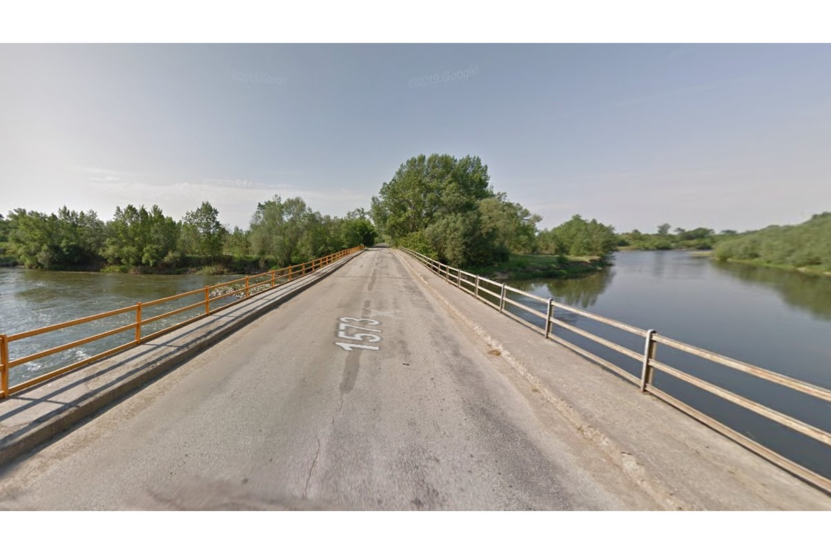 FOTO: Nebezpečný most v Jure nad Hronom pôjde k zemi, foto 1