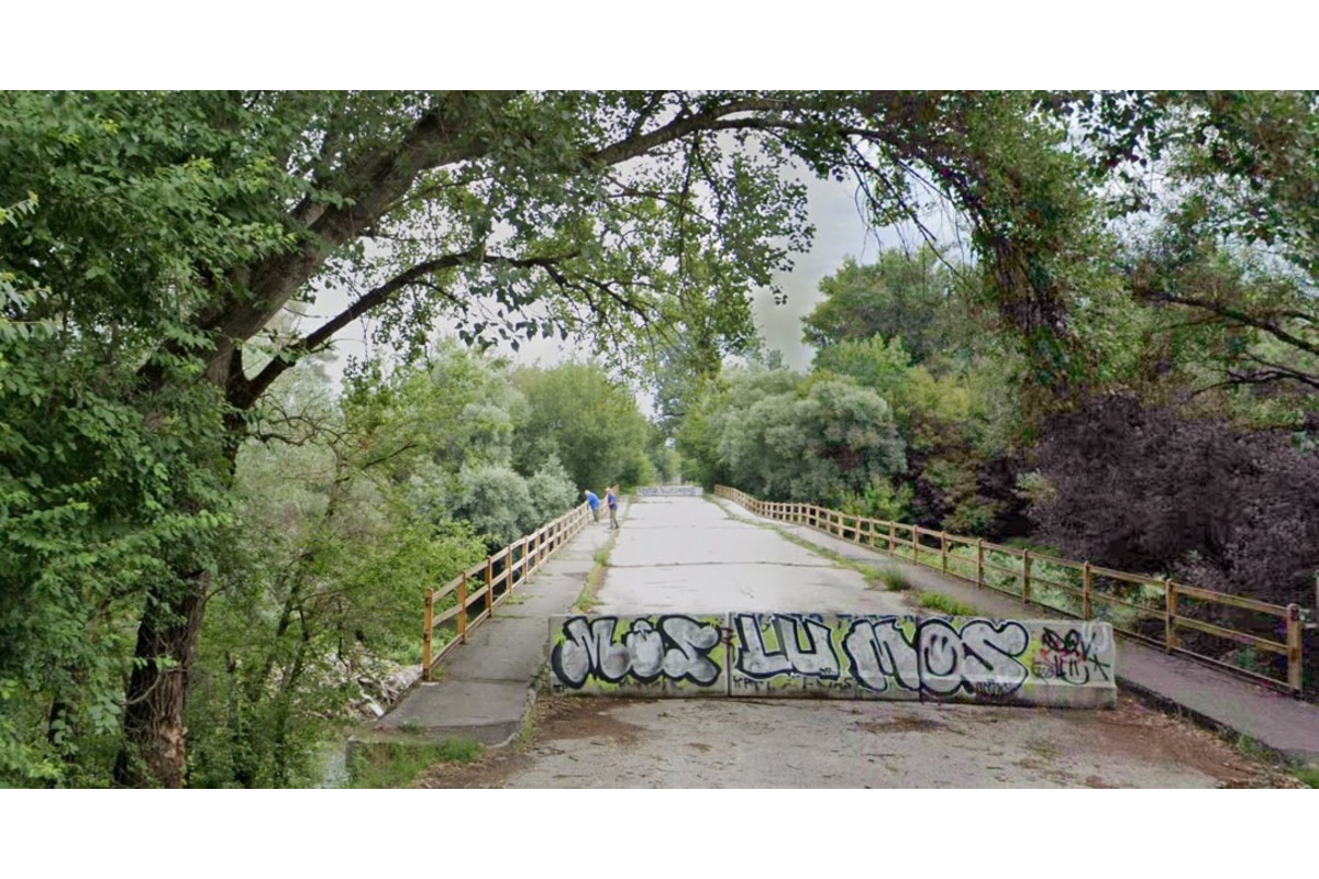 FOTO: Nebezpečný most v Jure nad Hronom pôjde k zemi, foto 2