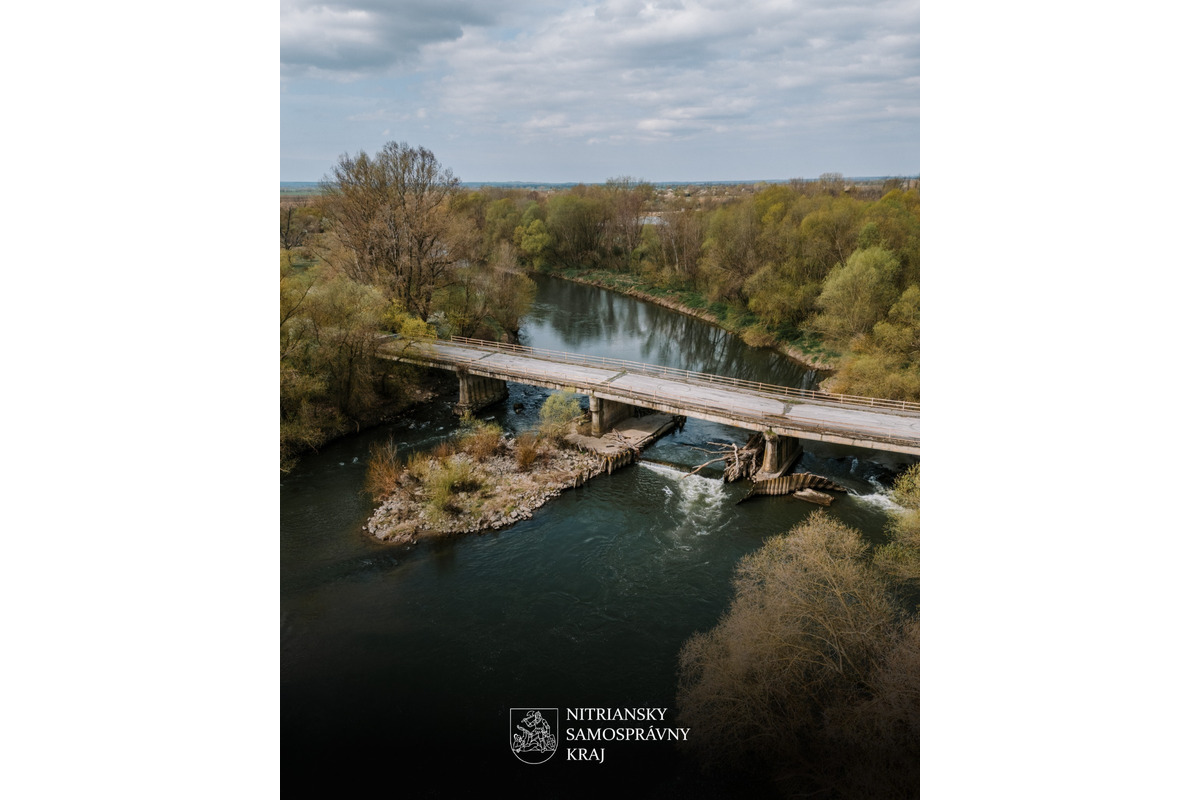 FOTO: Nebezpečný most v Jure nad Hronom pôjde k zemi, foto 4