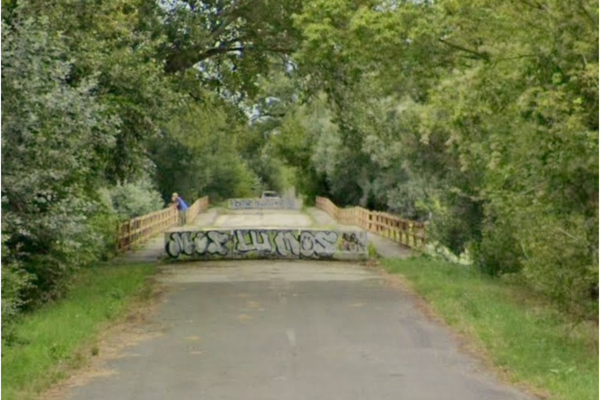 FOTO: Nebezpečný most v Jure nad Hronom pôjde k zemi, foto 5