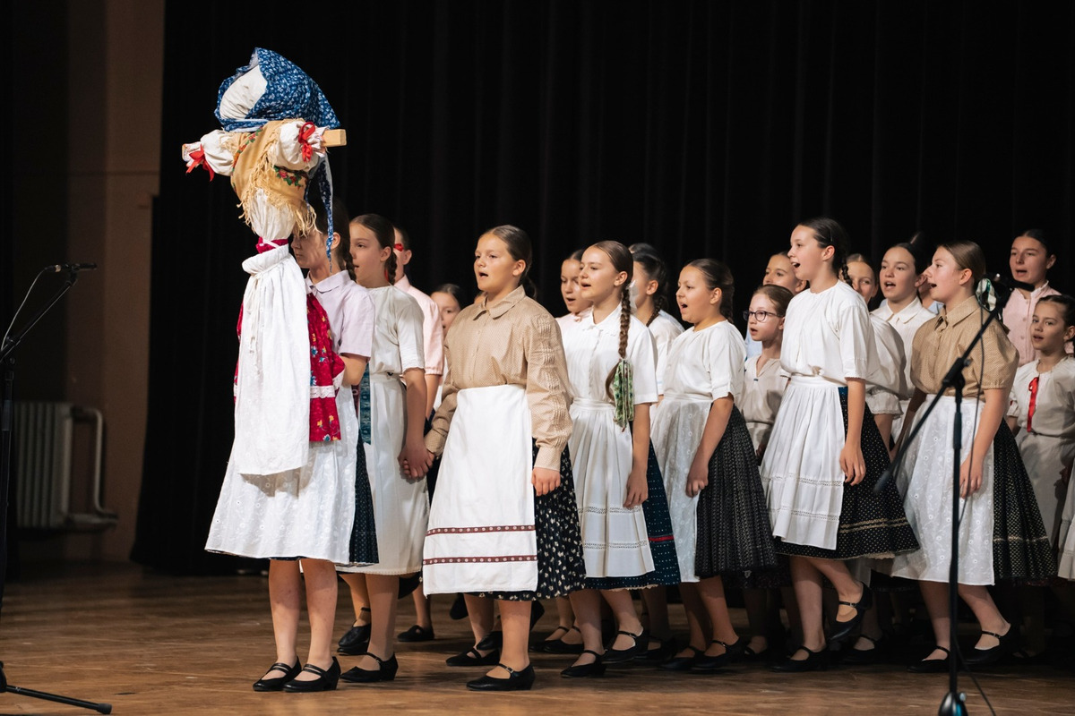 FOTO: Sviatky jari 2025 v Nitre - Vynášanie Moreny , foto 3