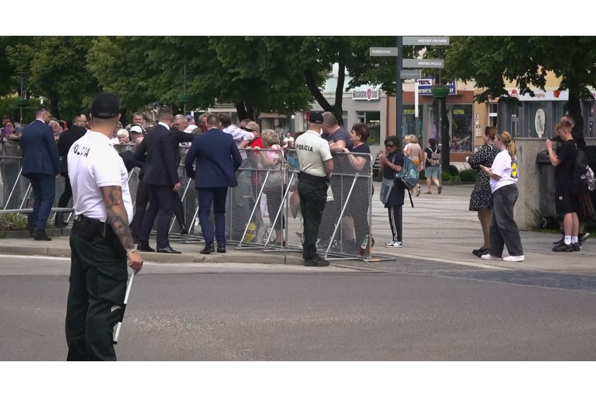 FOTO: Fínska televízia zverejnila nové zábery z atentátu na Fica, foto 4