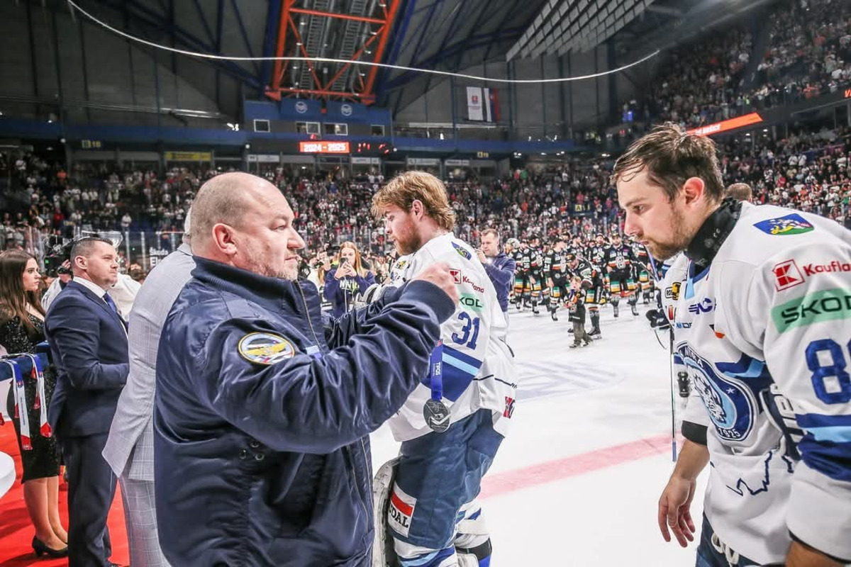 FOTO: Ministra Rudolfa Huliaka vypískala celá Steel Aréna, foto 1