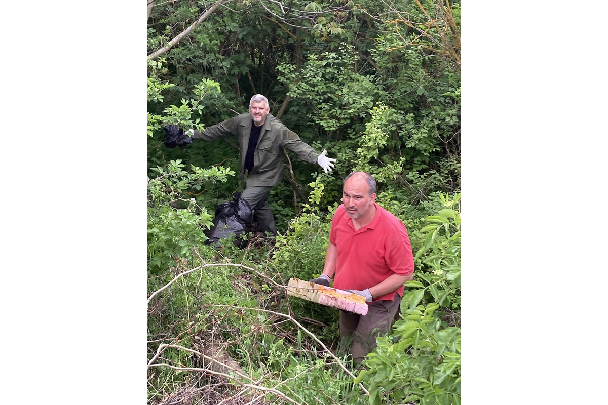 FOTO: Jarné čistenie Zobora 2025: Dobrovoľníci upratali okolie kláštora aj trasy, foto 3