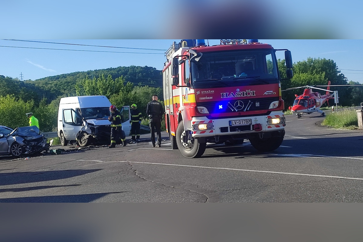 FOTO: Vážna nehoda pri Kozárovciach, foto 1