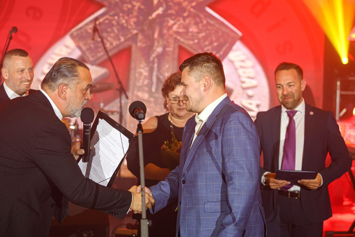 FOTO: Národnú cenu záchrannej zdravotnej služby získal Ľuboš Vnuk, operátor tiesňovej linky 155 z Nitry, foto 2