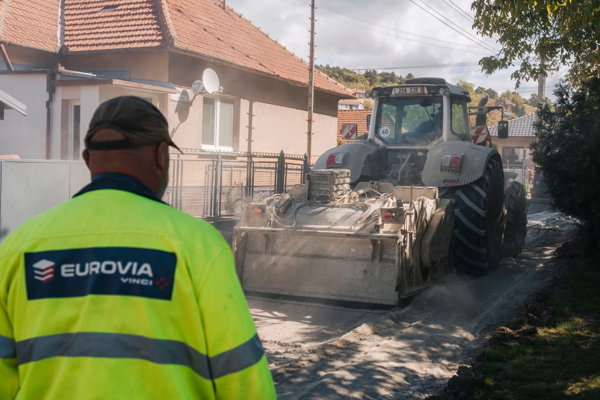 FOTO: V Dražovciach sa jazdilo ako po tankodrome: Mesto konečne zasiahlo a investovalo do opráv viac ako 160-tisíc eur, foto 1