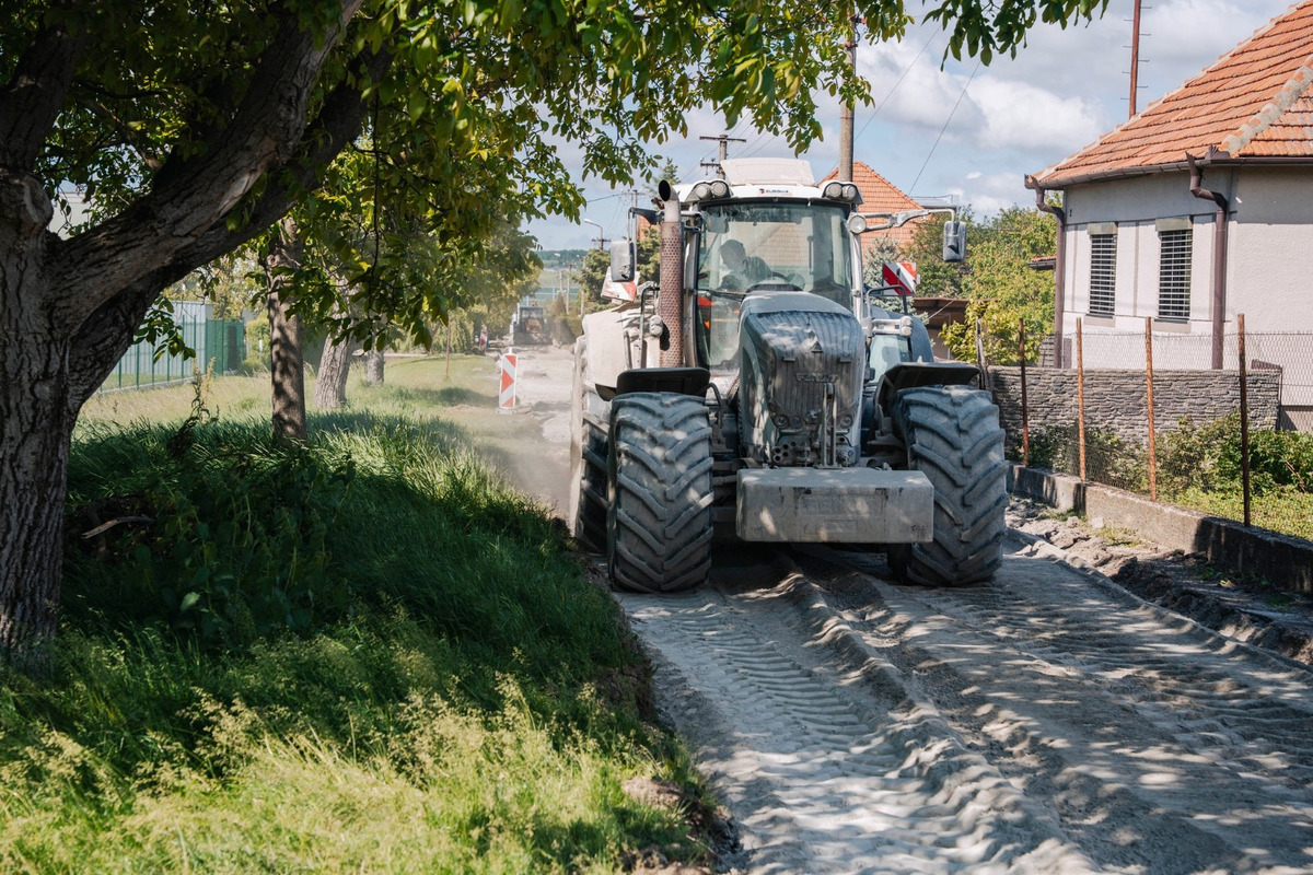 FOTO: V Dražovciach sa jazdilo ako po tankodrome: Mesto konečne zasiahlo a investovalo do opráv viac ako 160-tisíc eur, foto 4