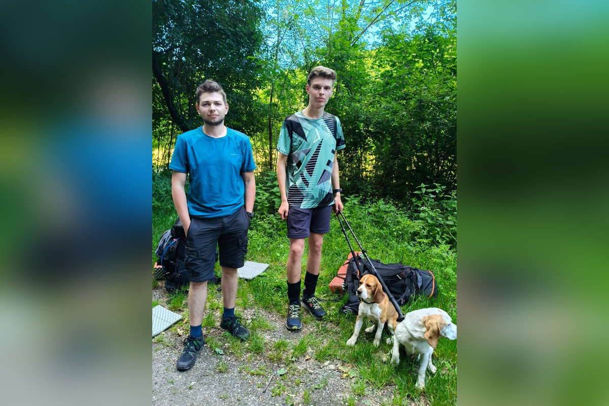 FOTO: Mladíci zachránili pri Skýcove dvoch psov, zatúlali sa v lese a už nevládali ani chodiť, foto 2