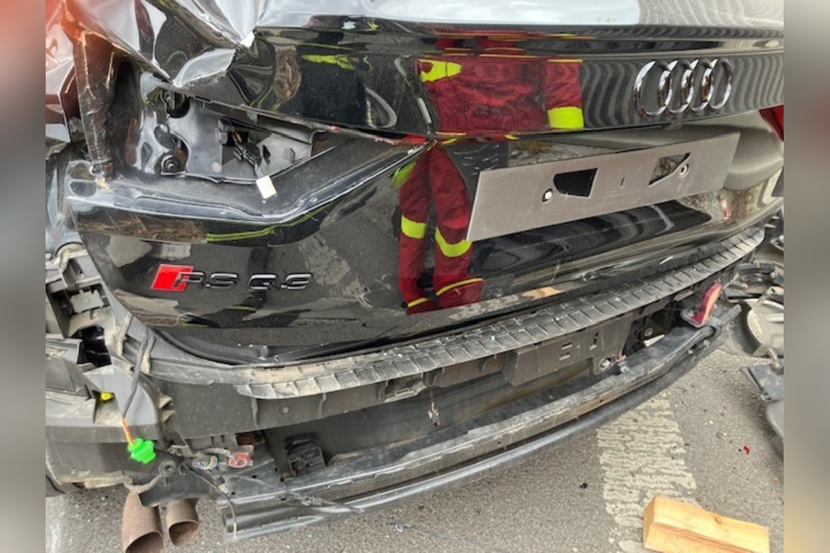 FOTO: Po zrážke kamióna s autom ostala R1 pri Nitre niekoľko hodín neprejazdná , foto 7