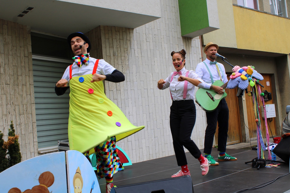 FOTO: Deti sa tešili z policajtov, karatistiek a spevu: Takto vyzeral MDD v Šuranoch a Topoľčanoch , foto 2
