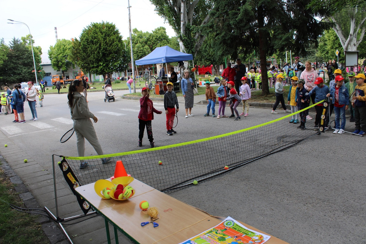 FOTO: Deti sa tešili z policajtov, karatistiek a spevu: Takto vyzeral MDD v Šuranoch a Topoľčanoch , foto 5