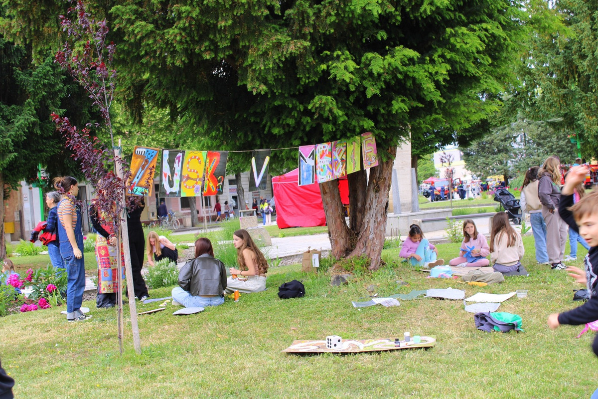 FOTO: Deti sa tešili z policajtov, karatistiek a spevu: Takto vyzeral MDD v Šuranoch a Topoľčanoch , foto 7