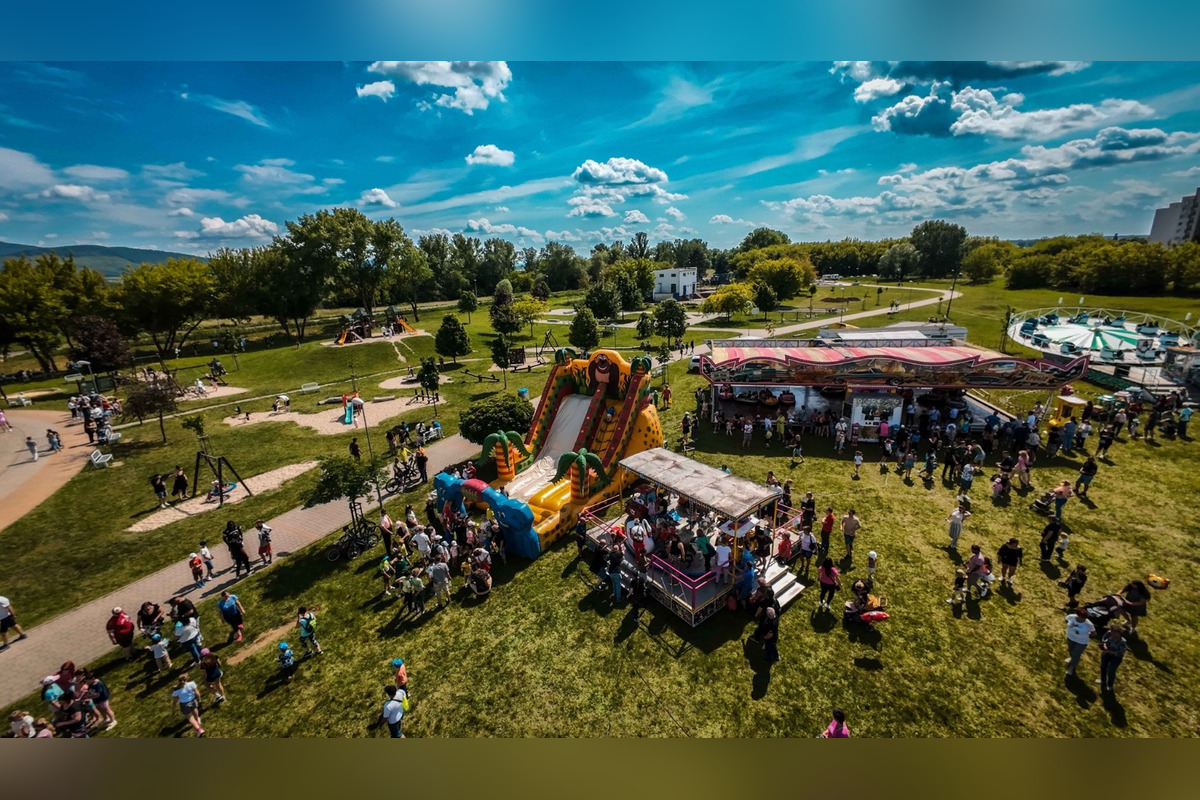 FOTO: Deti sa tešili z policajtov, karatistiek a spevu: Takto vyzeral MDD v Šuranoch a Topoľčanoch , foto 9