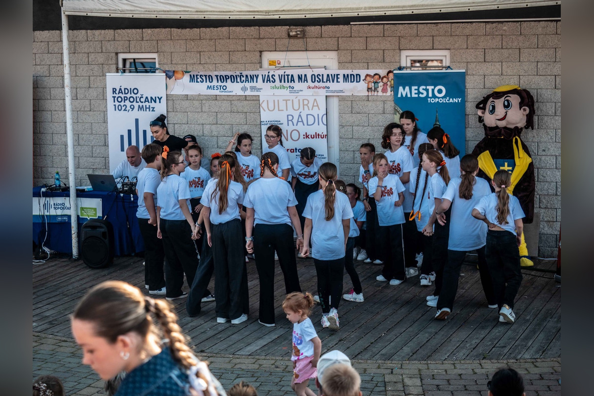 FOTO: Deti sa tešili z policajtov, karatistiek a spevu: Takto vyzeral MDD v Šuranoch a Topoľčanoch , foto 16