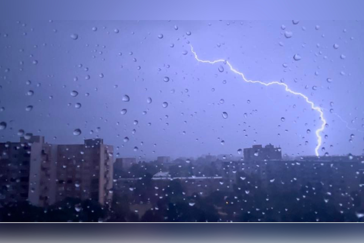 FOTO: Silné búrky zasiahli Nitru: Ulice zaplavilo, spadlo vyše 30 mm dažďa za pár minút, foto 2