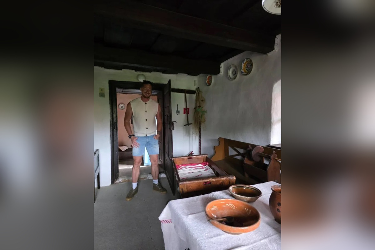 FOTO: Milan Bez Mapy zavítal do Levíc, najviac ho však pobavili Brhlovce. Akoby v nich bývali Flinstonovci!, smial sa , foto 8