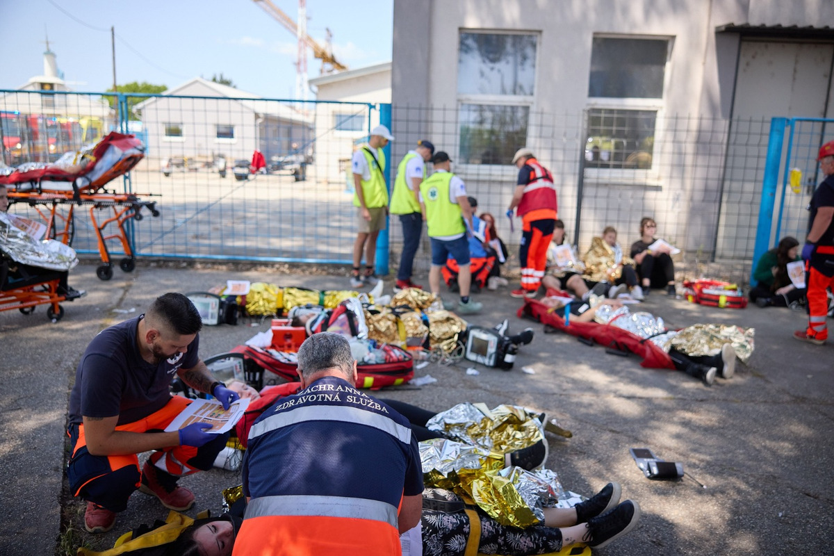 FOTO: Zrážka lodí na Dunaji. Prúd unášal zranených, záchranné zložky nacvičovali zásah, foto 2