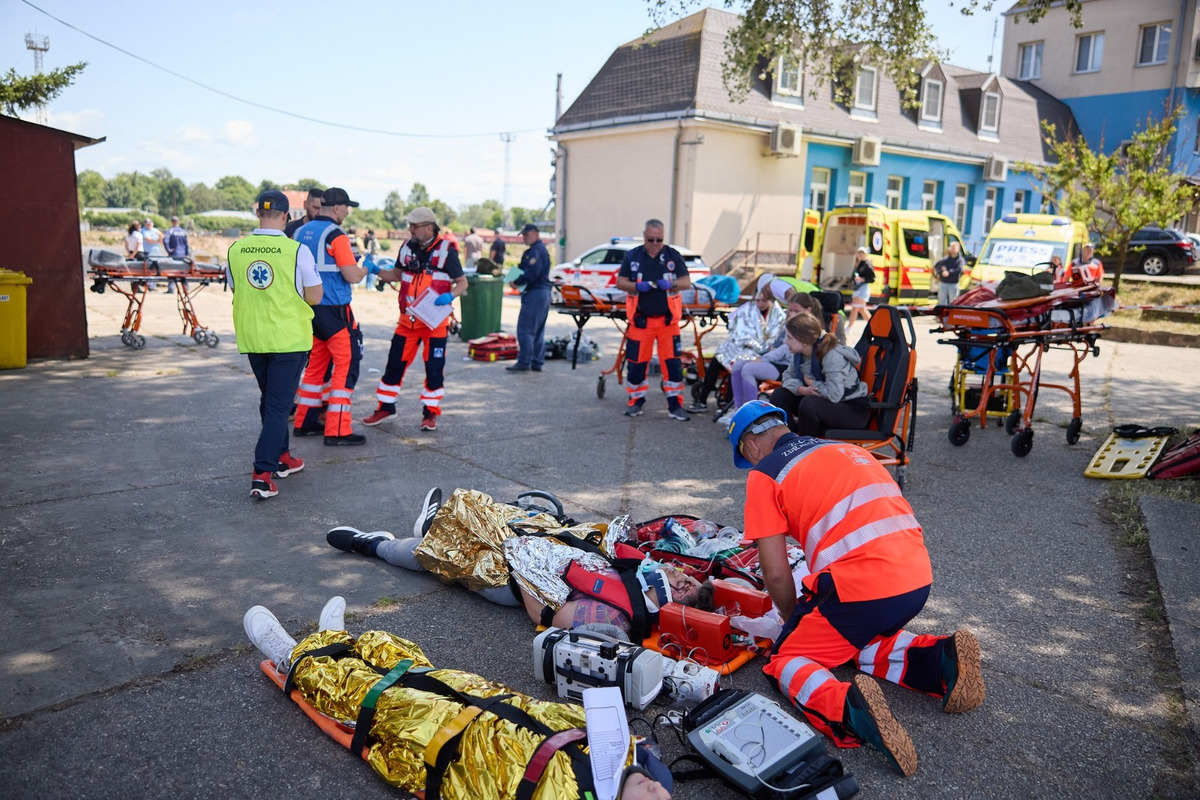 FOTO: Zrážka lodí na Dunaji. Prúd unášal zranených, záchranné zložky nacvičovali zásah, foto 5