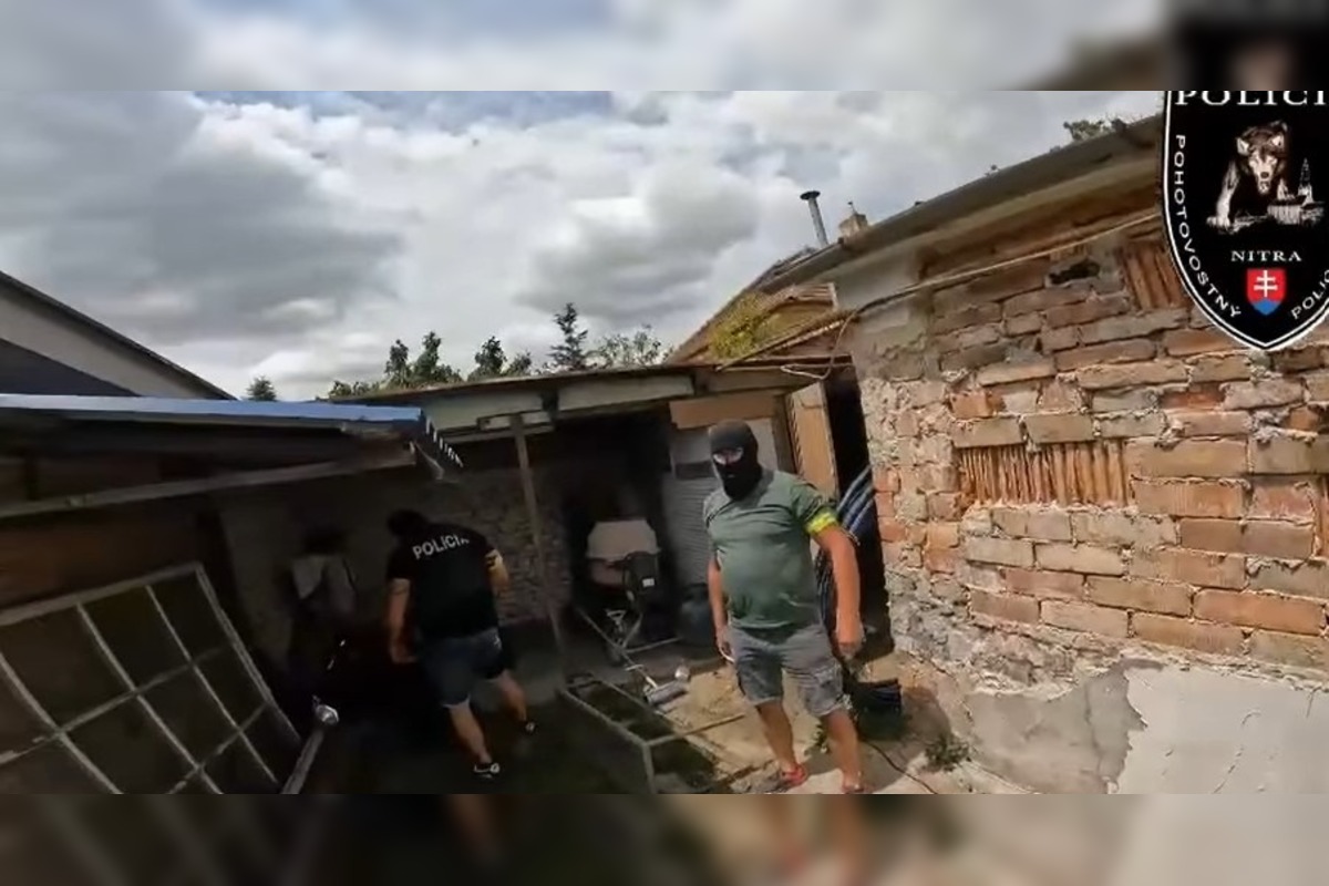 FOTO: Polícia chytila hľadaného drogového dílera zo Šurian, ktorý sa skrýval. Čaká ho takmer 10-ročný trest, foto 1