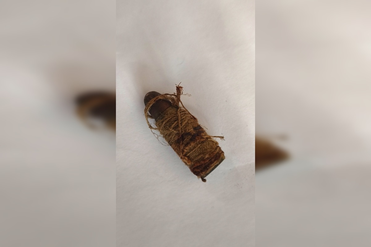 FOTO: Rekonštrukcia strechy v Čakajovciach priniesla prekvapenie, našli tu 100-ročnú zbraň , foto 3