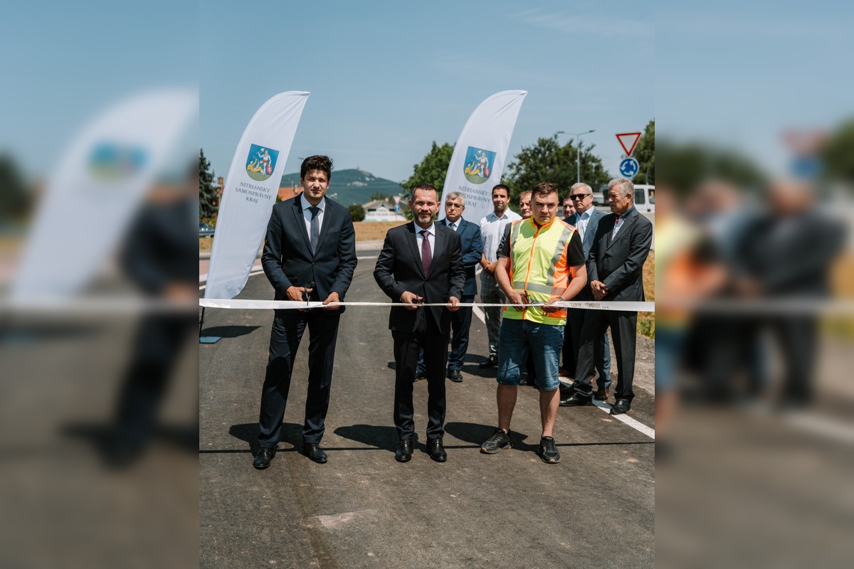 FOTO: Slávnostné otvorenie nového kruhového objazdu Mlynárce – Lužianky, foto 1