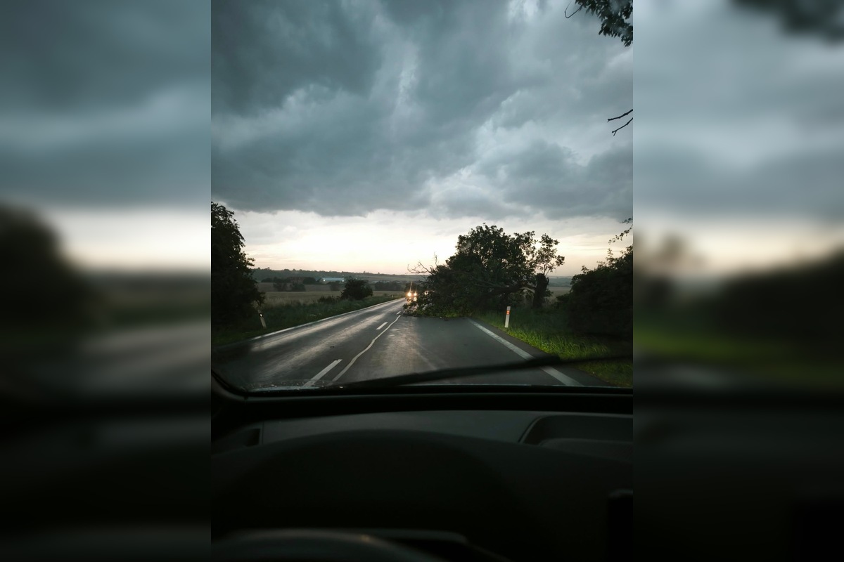 Foto: Búrky potrápili obyvateľov Nitrianskeho kraja, hasiči mali plné ruky práce, foto 4