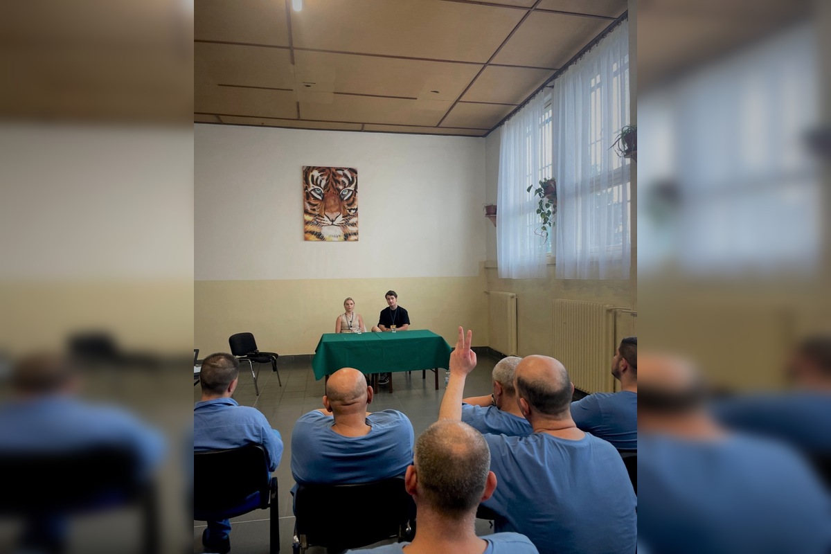 FOTO: Let’s Dance vo väznici v Želiezovciach: Odsúdení privítali známe tváre, herec a tanečníčka motivovali k zmene, foto 3