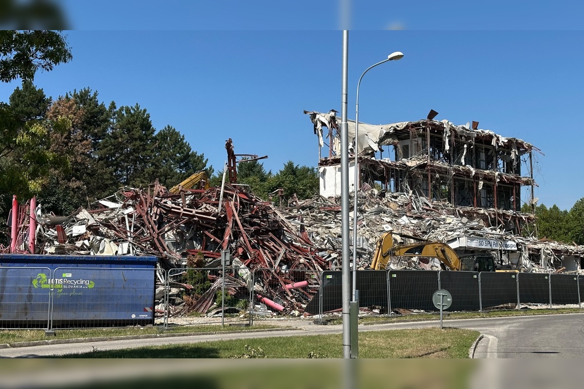 FOTO: Internát Poľnohospodár SPU Nitra Chrenová - búracie práce, foto 2