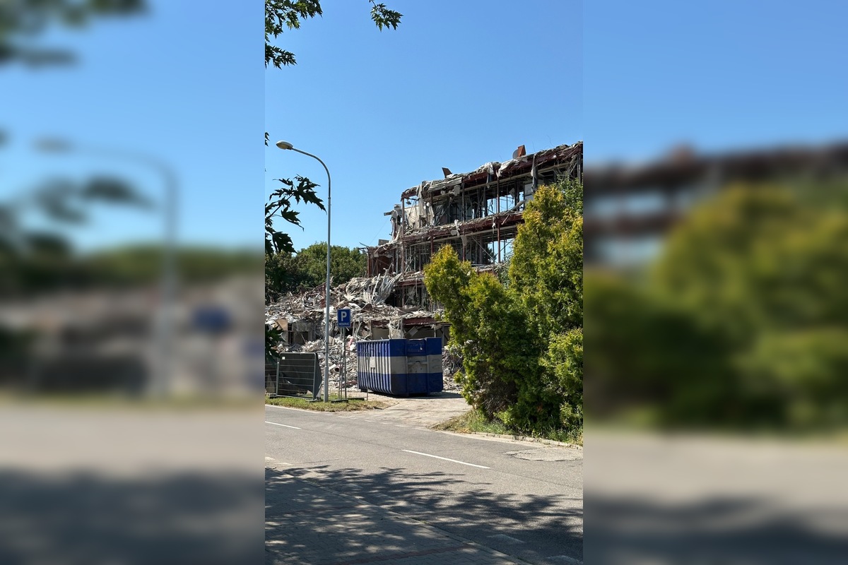 FOTO: Internát Poľnohospodár SPU Nitra Chrenová - búracie práce, foto 3