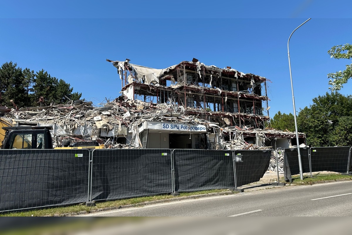 FOTO: Internát Poľnohospodár SPU Nitra Chrenová - búracie práce, foto 10