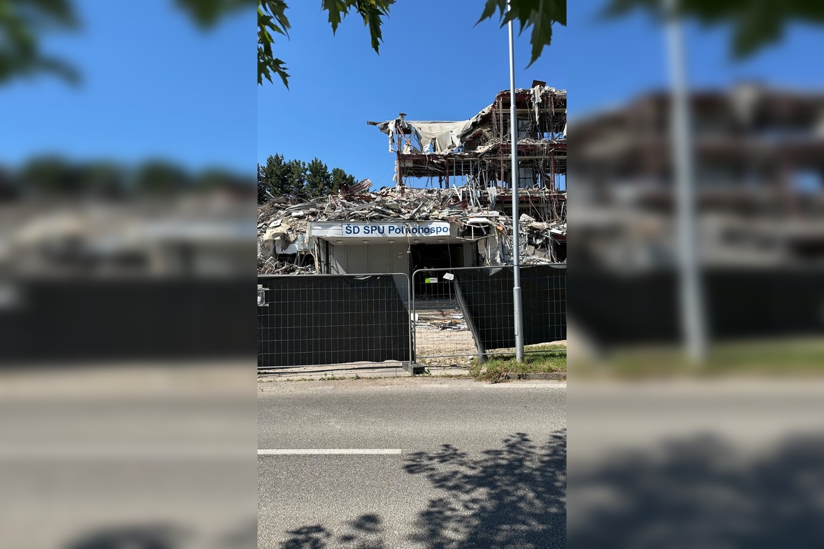 FOTO: Internát Poľnohospodár SPU Nitra Chrenová - búracie práce, foto 11