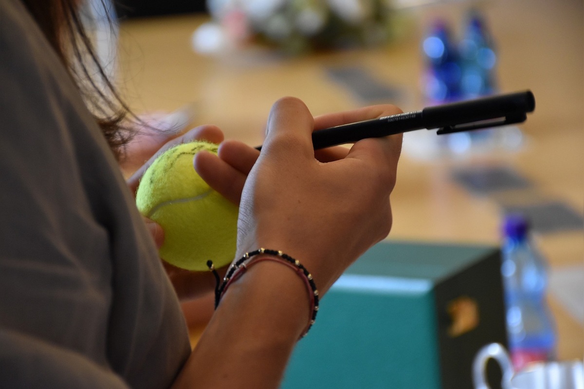 FOTO: Levice privítali šampiónku juniorského Wimbledonu Miu Pohánkovú. Má iba 16 rokov, ale inšpiruje celé Slovensko, foto 1