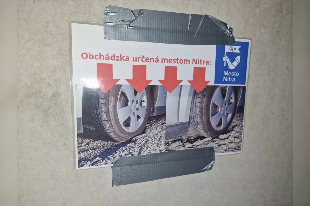 FOTO: Uzávera mosta v Nitre nahnevala podnikateľov. Na zátarasách pribudol silný odkaz, foto 4