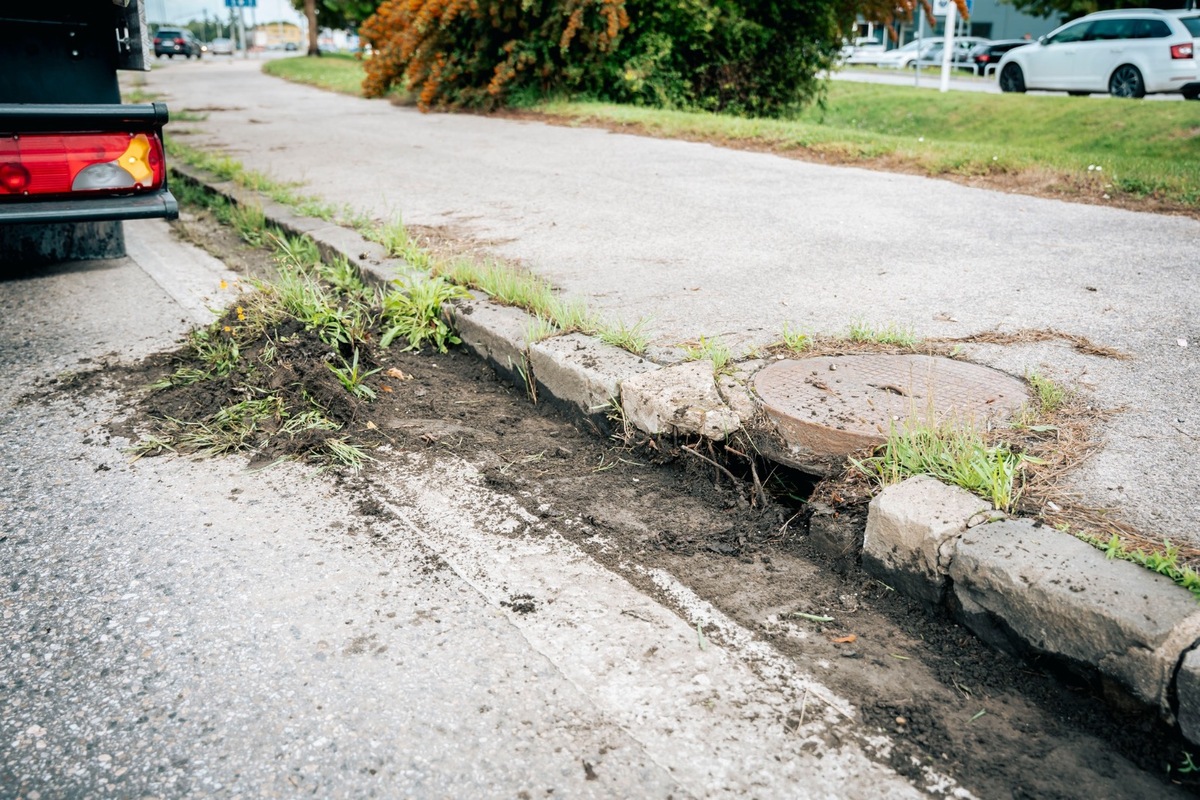FOTO: Mesto pracuje na odstraňovaní škôd po búrkach, robí aj preventívne opatrenia proti vode, foto 3